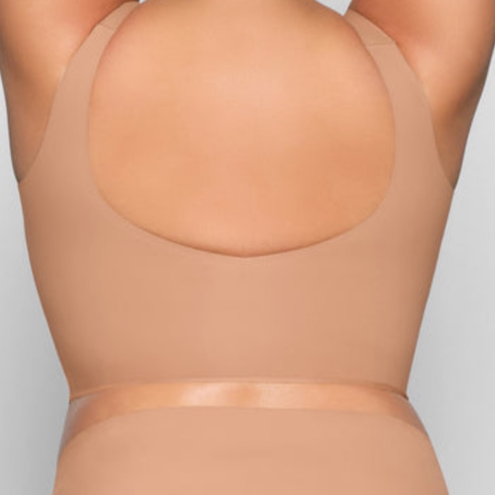 SKIMS NAKED PLUNGE
LONGLINE BRALETTE - Picture 2 of 9